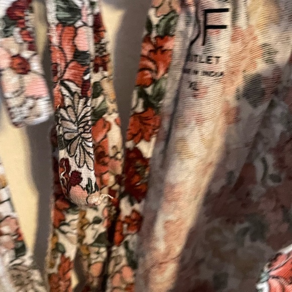 Floral Tank - Picture 3 of 4